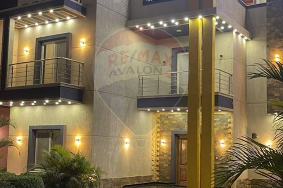Stand alone villa for sale (Venice Compound - King Mariout)