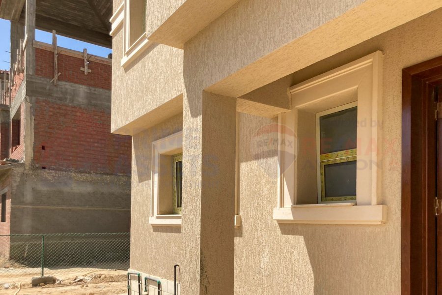 Twin house villa for sale  327 m King Mariout (Alex West)