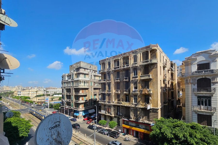 شقة إداري للإيجار 250 م الأزاريطة (على الترام مباشرة)
