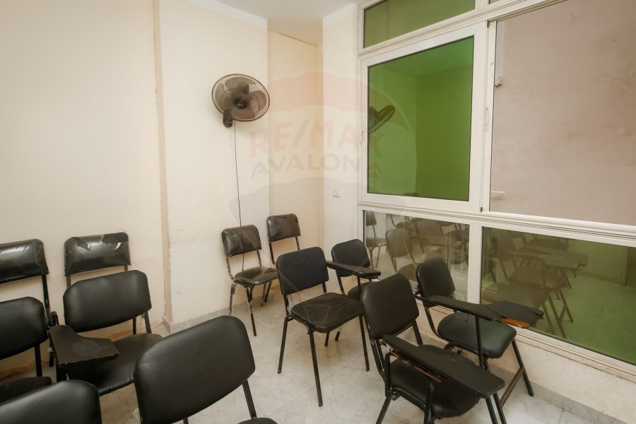 شقة إداري للإيجار 95 م الأزريطة (ش سوتر - أمام مجمع الكليات )