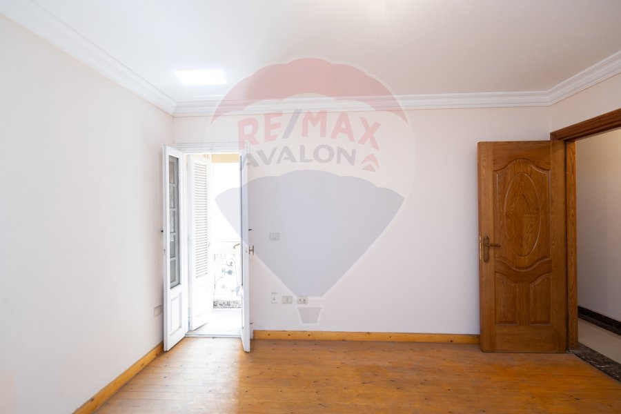 Apartment for sale 190 m Glim (directly on the tram - Brand Building)