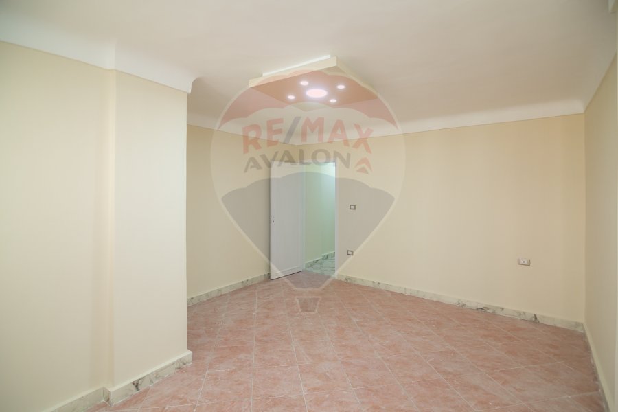 Apartment for sale 140 m Sidi Bishr (Khaled Ibn Waleed St.)