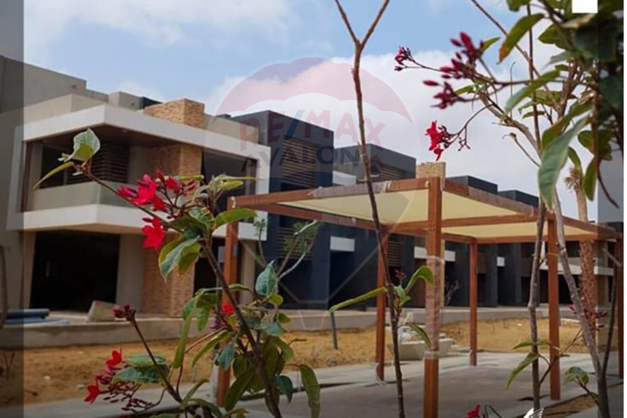 Town house Villa for sale (Midtown Villa - R7) New Capital 300 m