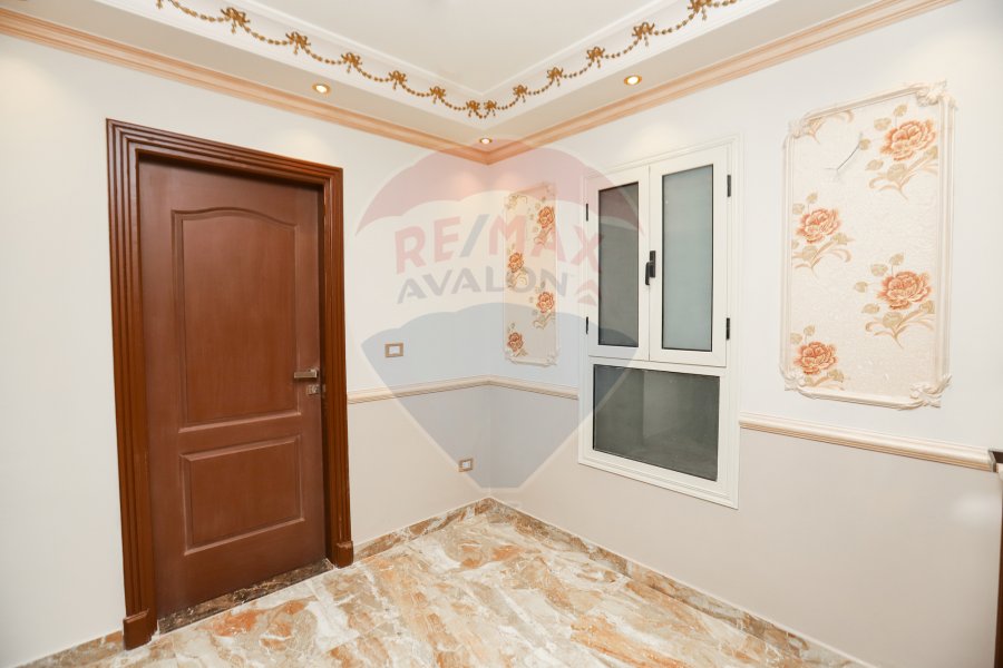 Apartment For Sale 186 m Smouha (Tot Ankh Amon St)