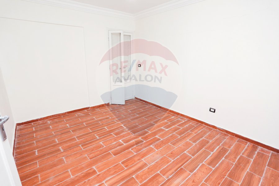 Apartment for sale 135 m ElSraya (num.1 Branched from the sea)