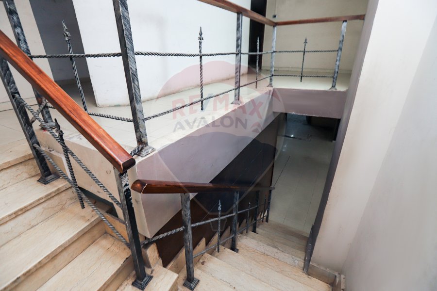 محل تجارى للإيجار 250 م سموحة (جامعة فاروس)