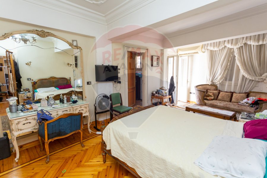 Penthouse apartment for sale 340 m Glim (Mostafa Fahmy St. - Steps from the sea)