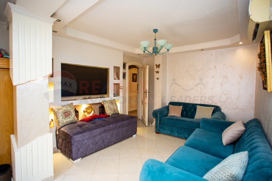 Villa for sale 600 m Al-Maamoura Al-shatea (in front of the commercial market)