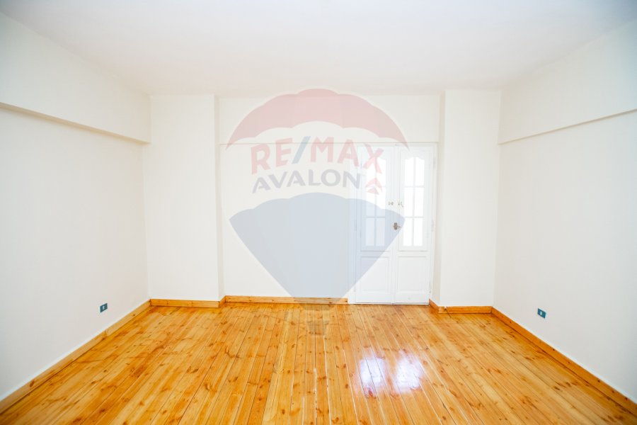 Administrative unit for Rent 250 m San Stefano (Directly on the teram - Steps from the sea)