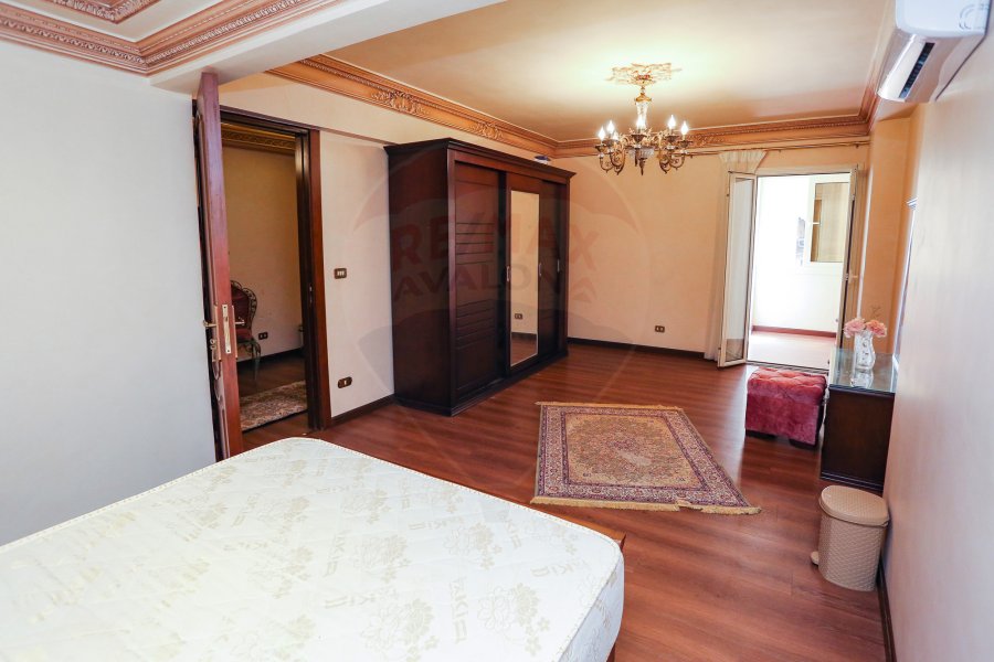 Apartment for sale 250 m Kafr Abdo (steps from Saint Jenny Square)