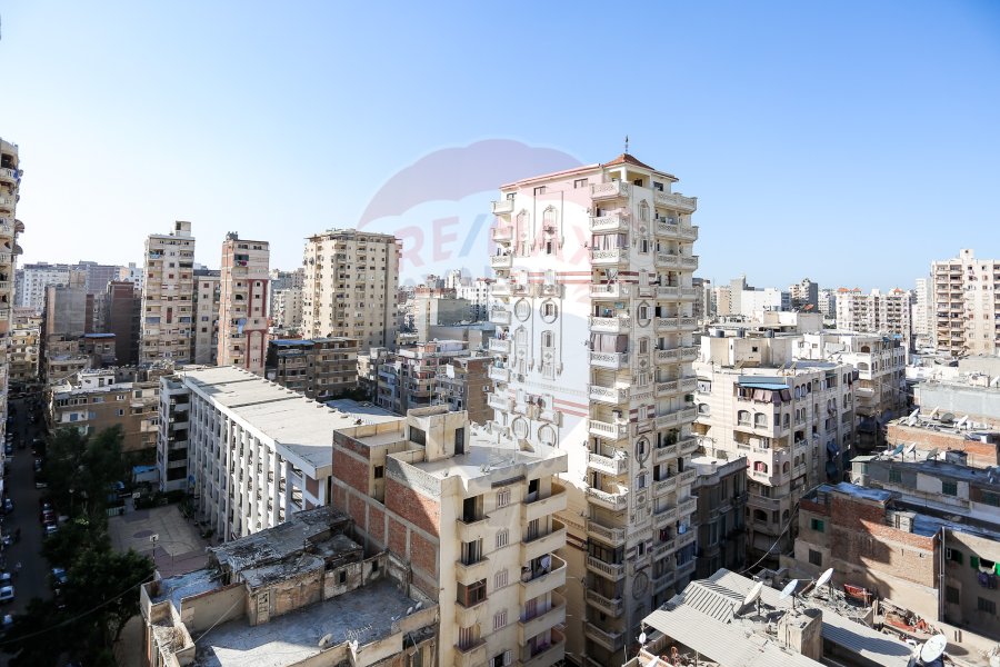 شقة للبيع 120 م محرم بك ( ش الشهيد مصطفى زيان )