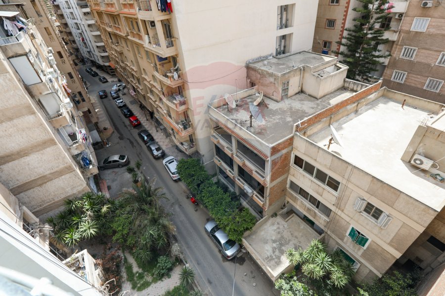 مقر إداري للبيع 140 م كفر عبده ( ش سكينة بنت الحسين)