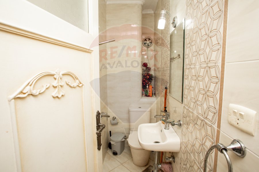 Apartment for sale 150 m Stanley (Abdul Hamid Al-Abadi Street - steps from the sea and the tram)