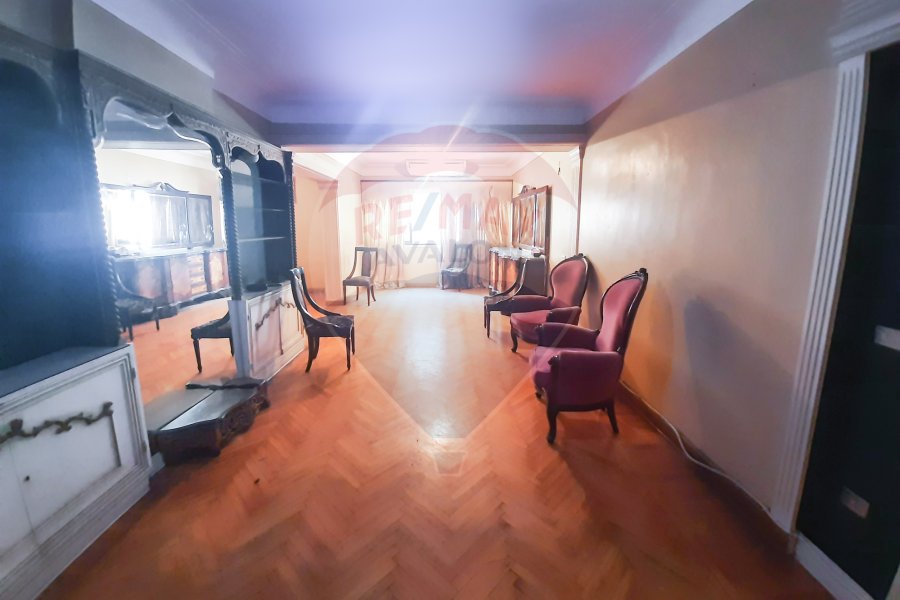 Apartment For Rent 130 m San Stefano ( steps from the teram )