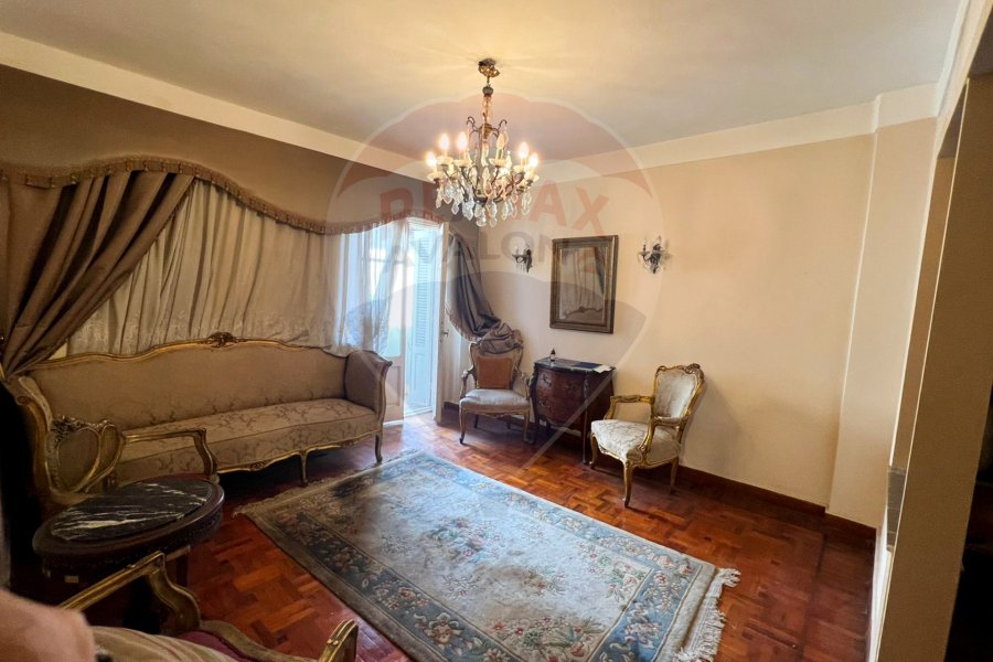 Furnished apartment for rent 135 m Stanly (Steps from the sea)