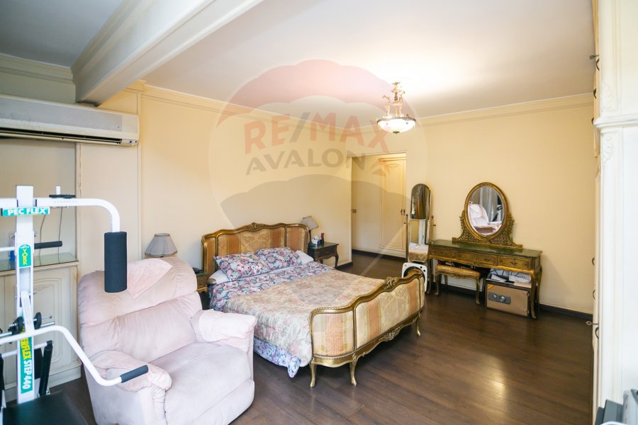 Apartment for sale 250 m Stanly (Roushdy Basha st-Steps from the sea)