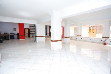 Commercial Unit for rent 400 m agricultural road directly