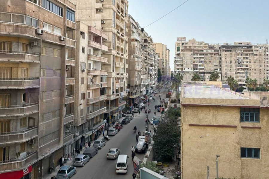 شقة للبيع 230 م لوران (ش أبو قير مباشر)