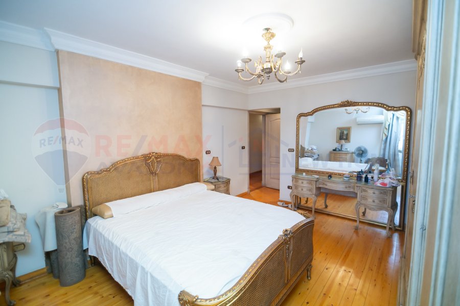 Apartment for sale 240 m Kafr Abdo (Sakina Bnt Al-Hussein st.)