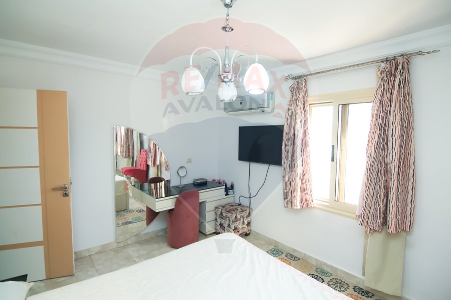 Apartment for sale 130 m Moharam Bek (Zain El-Abedeen st)