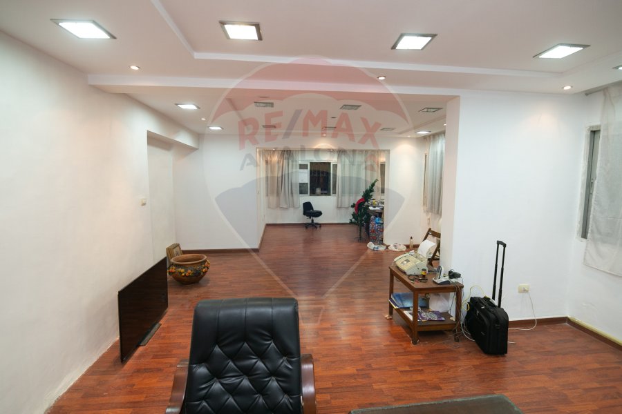 Shop 60 m + Mezzanine 130 m for rent, Rushdi (Syria St)