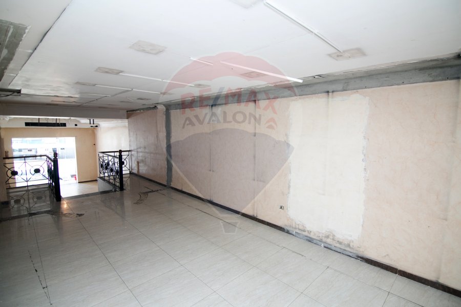 Shop for rent 103 m Louran (on the tram directly)