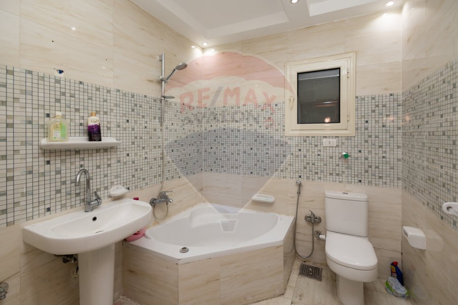 Apartment for sale 220 m Sidi Bishr (El Gaish Road)