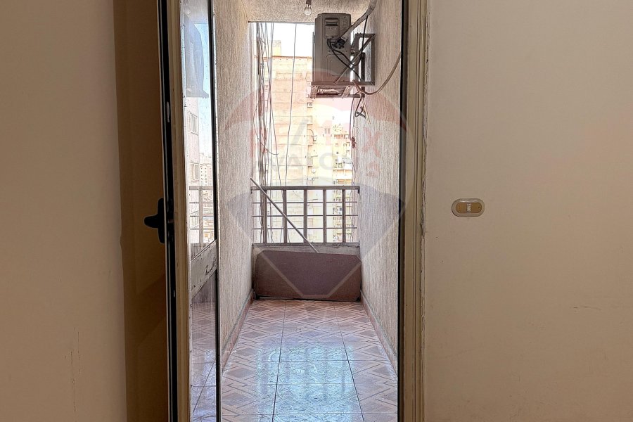 Apartment for sale 100 m Camp Caesar (Steps from Port Said St)