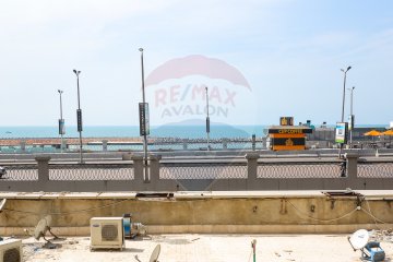 Apartment For Sale 134 m Sidi Gaber ( Directly on the Sea - Top of City square )