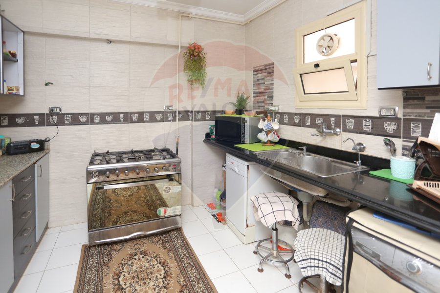 Furnished apartment for Rent 175 m Zezinia (Steps from Abo Qir st.)