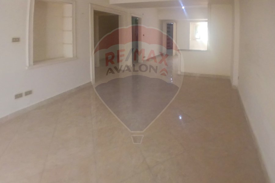 شقة للبيع 170 م لوران (خطوات من ش الاقبال)