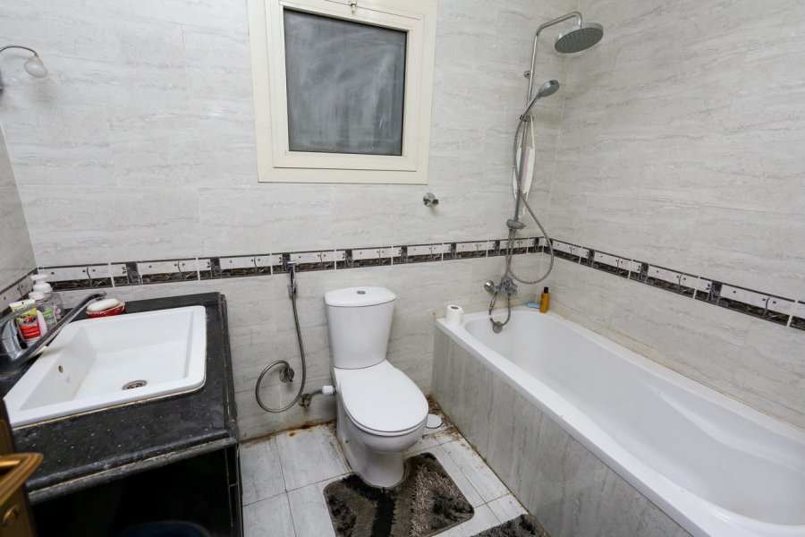 شقة للبيع 160م سموحة (ش زكى رجب الرئيسى)