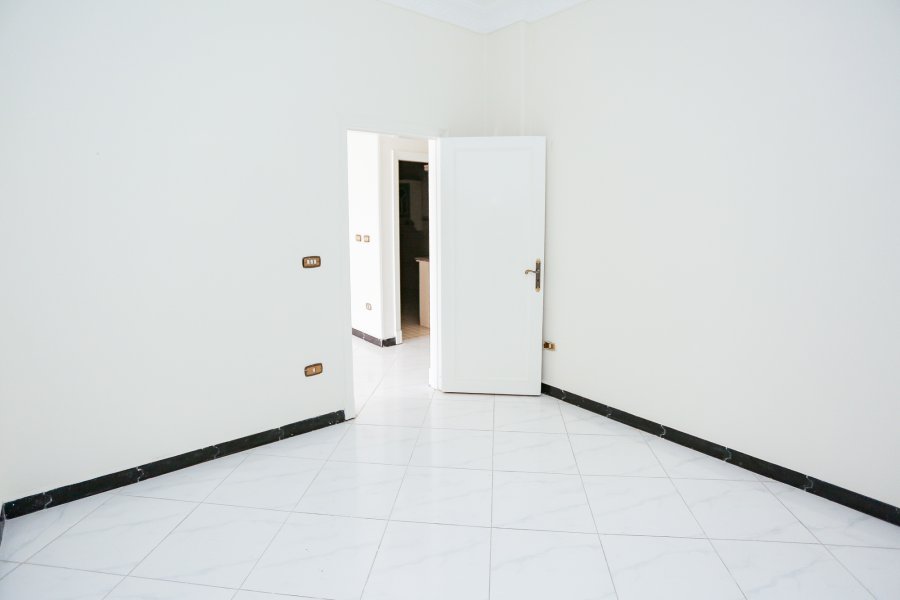 شقة للايجار 200 م كفر عبده (خطوات من حديقة اللمبي)