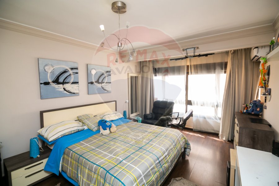 Apartment for sale 250 m Stanly (Roushdy Basha st-Steps from the sea)