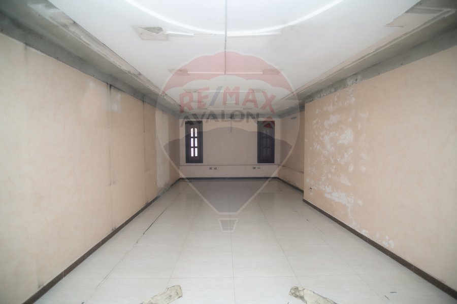 Shop for rent 103 m Louran (on the tram directly)