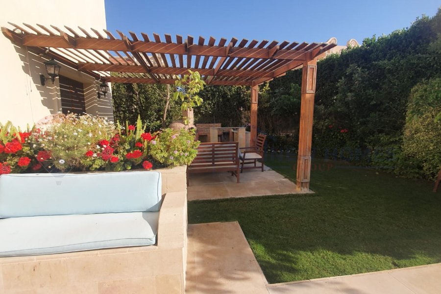 Furnished villa for rent 900 m King Mariout (King Heights compound)