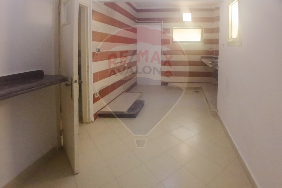 شقة للبيع 170 م لوران (خطوات من ش الاقبال)