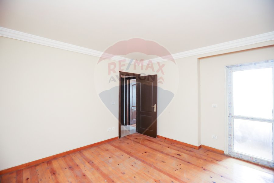 Apartment For Sale 270 m smouha (Villas area)
