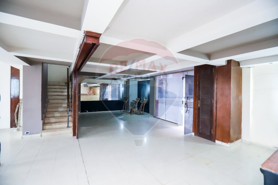 محل تجارى للإيجار 250 م سموحة (جامعة فاروس)