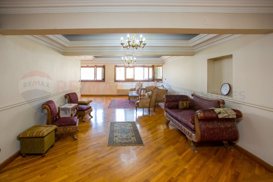 Triplex apartment for sale 220 m Stanly (near to the sea)