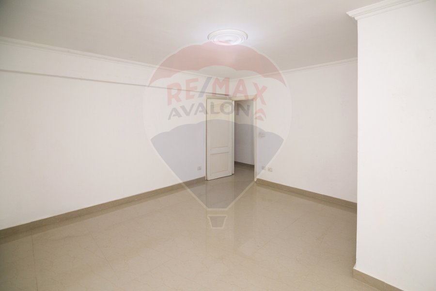 Apartment for sale 200 m Ibrahimia (second number from the sea)