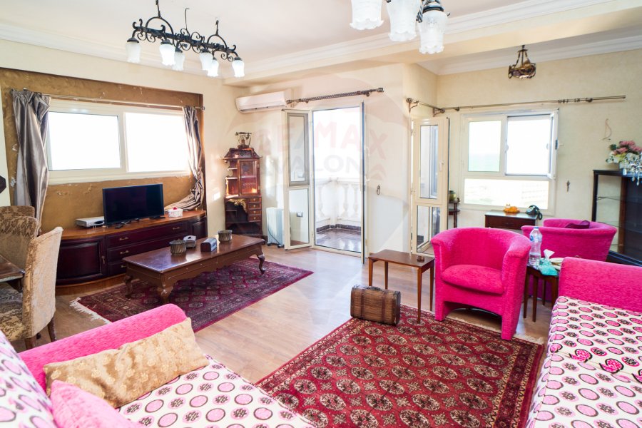 Apartment for sale 121 m Al-Azarita (Main Soter St , near to Alexandria Library - steps from the sea)