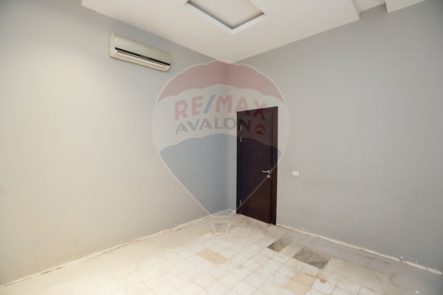 Shop for Rent 40  m Stanly (First num from sea