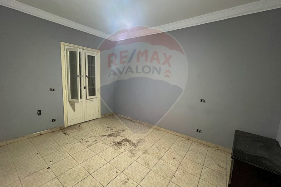 Apartment for sale 200 m Moharam bek (Mehwar El Mahmoudia)