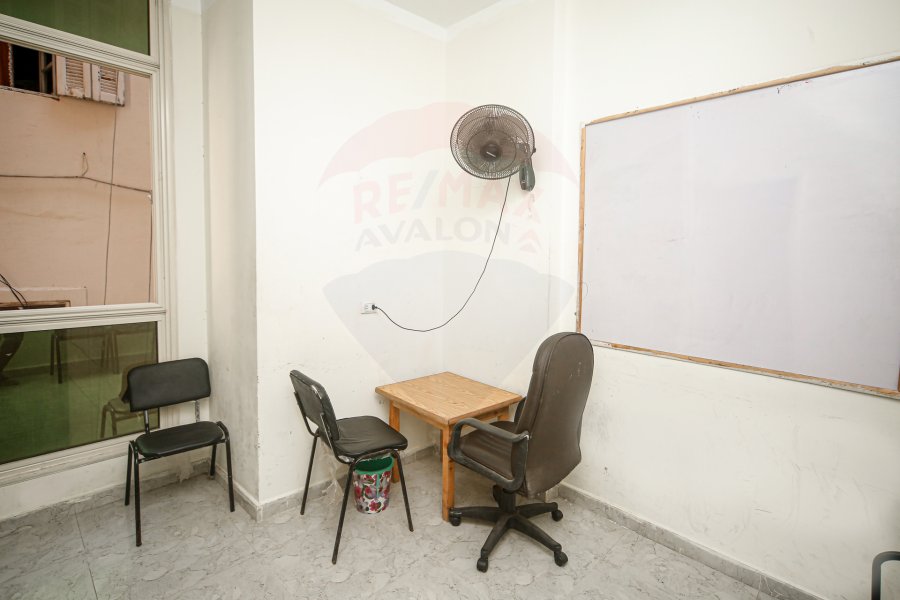 شقة إداري للإيجار 95 م الأزريطة (ش سوتر - أمام مجمع الكليات )