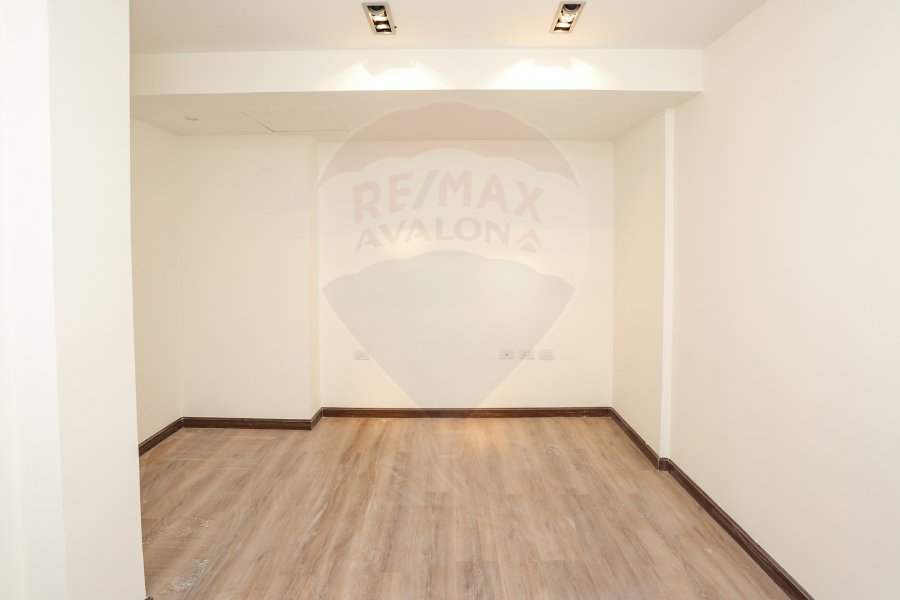Shop + Mizzan for rent 750 m Sidi Gaber (Abo Qur st)