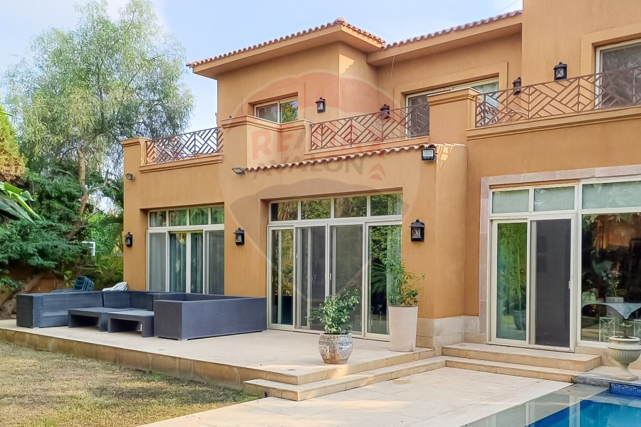 Villa for sale First Settlement (Swan Lake qatamya) - 902 m