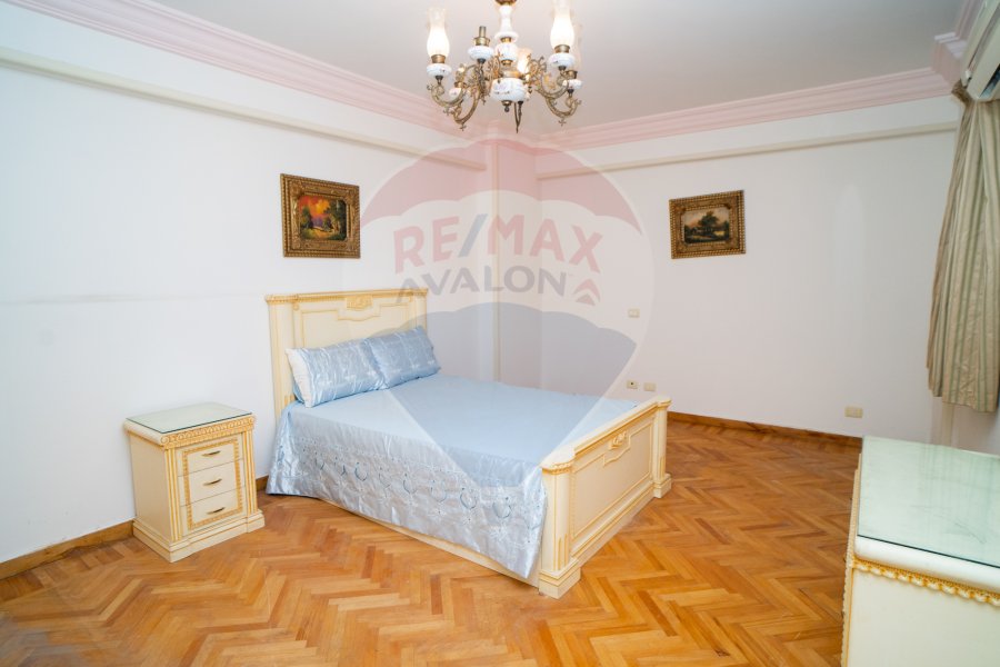 Apartment for sale 320 m El Mandara (El Gesh Road)