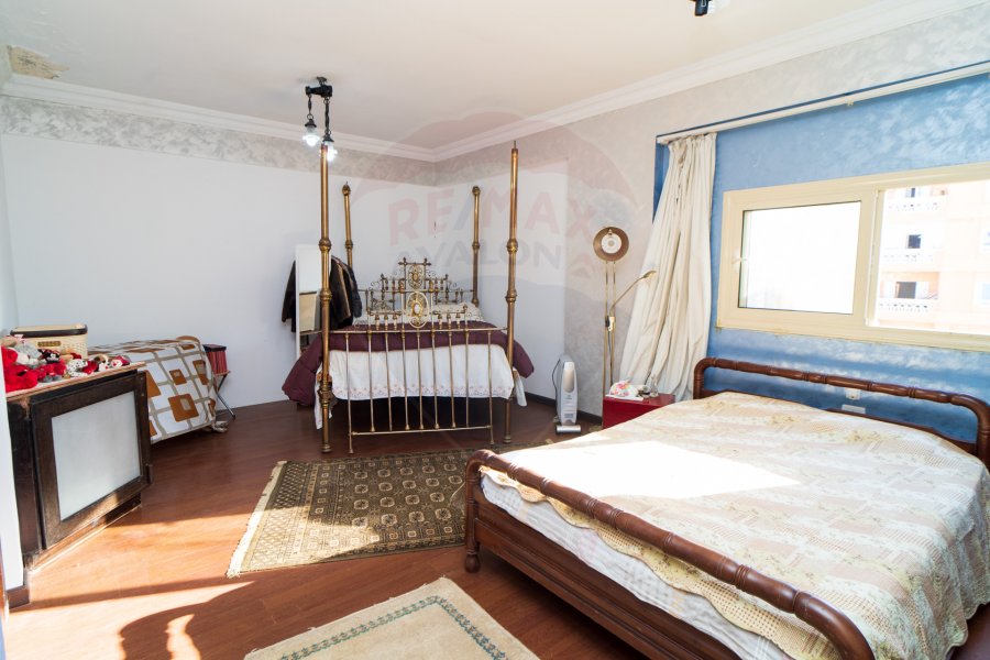 Apartment for sale 121 m Al-Azarita (Main Soter St , near to Alexandria Library - steps from the sea)