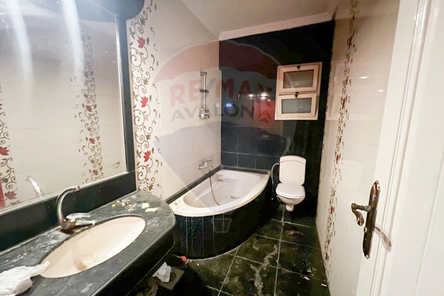 Apartment for sale 200 m Moharam bek (Mehwar El Mahmoudia)
